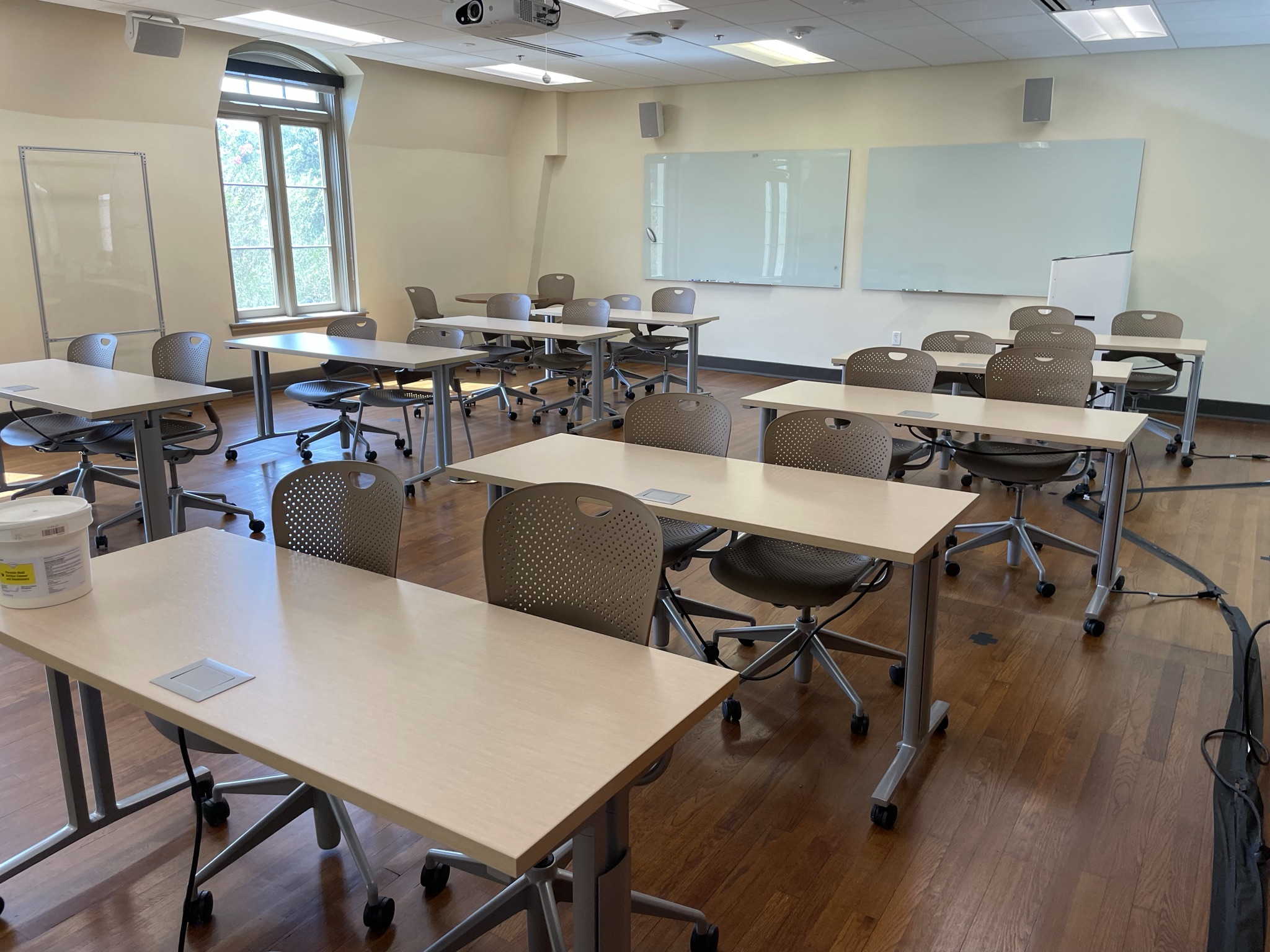 Classroom in the French House set up lecture style